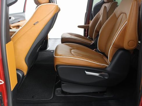 Used 2025 Chrysler Pacifica Pinnacle image 20