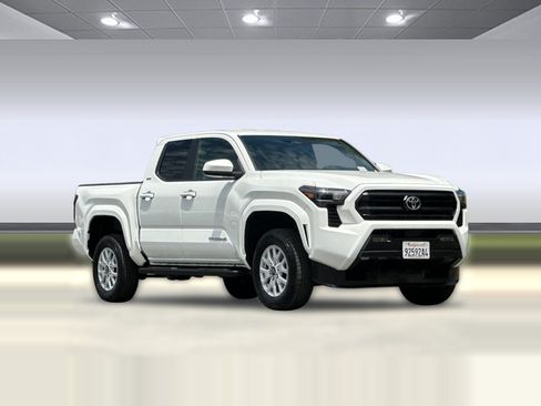 Used 2024 Toyota Tacoma SR5 AWD/4WD image 7