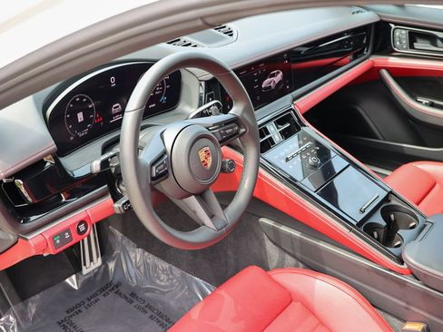 Certified 2025 Porsche Panamera 4 AWD/4WD image 4