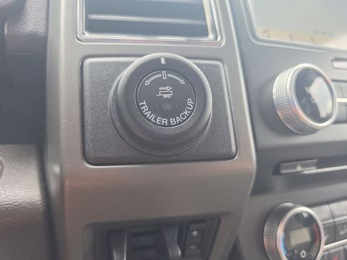 Used 2018 Ford Expedition XLT w/ Equipment Group 202A AWD/4WD image 35
