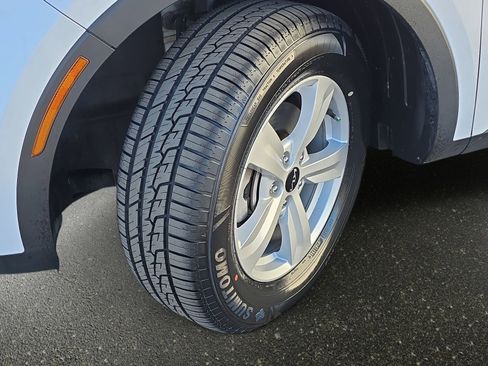 Used 2023 Kia Sorento LX FWD image 32