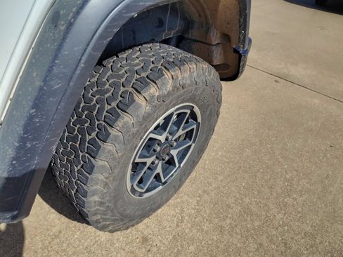 Used 2025 Jeep Wrangler Unlimited Rubicon AWD/4WD image 11
