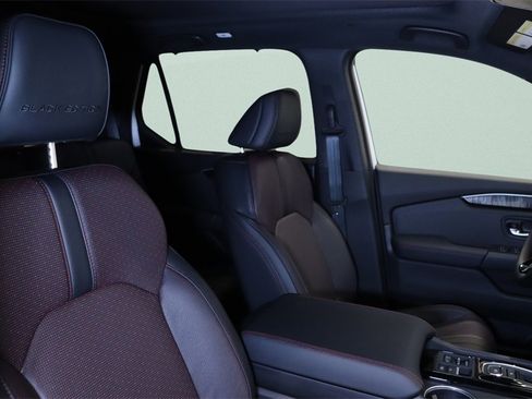 New 2025 Honda Pilot Black Edition image 12