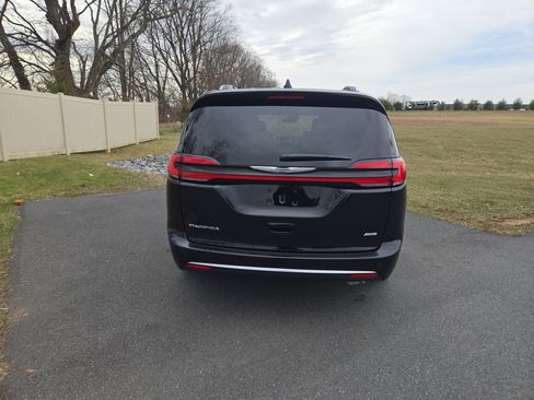 New 2026 Chrysler Pacifica Pinnacle image 4