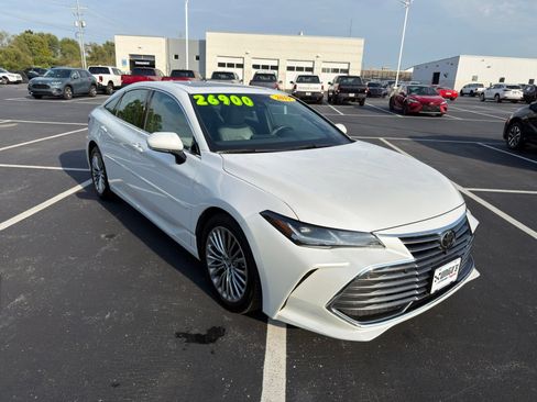 Used 2019 Toyota Avalon Limited w/ Advanced Safety Package FWD image 8