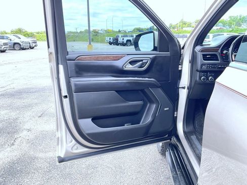 Used 2021 Chevrolet Suburban High Country AWD/4WD image 9