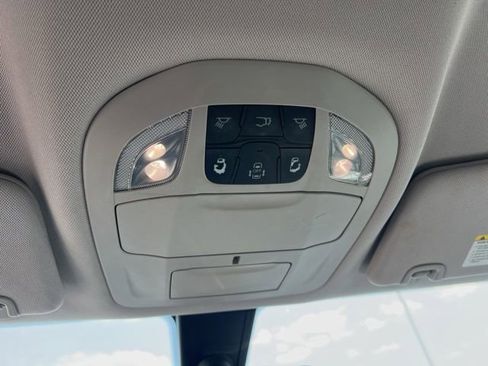 Used 2017 Chrysler Pacifica Touring image 22