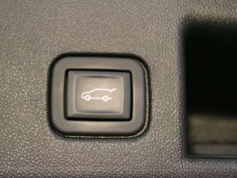 Used 2023 Chevrolet Equinox Premier AWD/4WD image 19