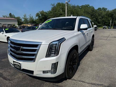 Used 2017 Cadillac Escalade Premium Luxury AWD/4WD image 2
