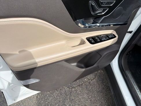 Certified 2023 Lincoln Corsair FWD image 15