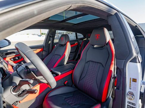 Used 2025 Lamborghini Urus SE AWD/4WD image 42