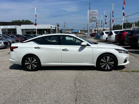 Used 2022 Nissan Altima 2.5 SL image 2