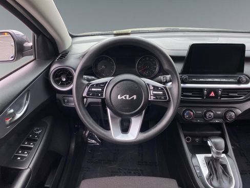 Used 2022 Kia Forte LXS FWD image 12
