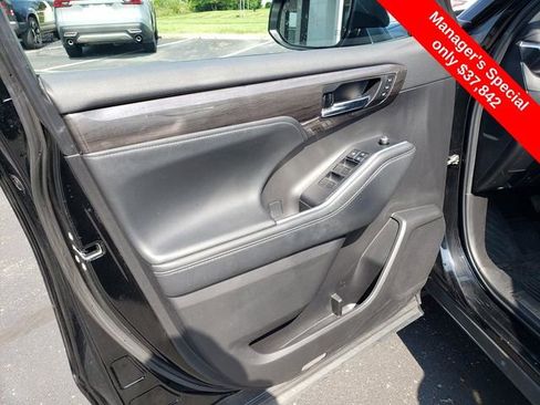 Used 2022 Toyota Highlander Platinum image 9
