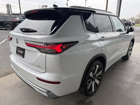 Used 2025 Mitsubishi Outlander SEL image 4