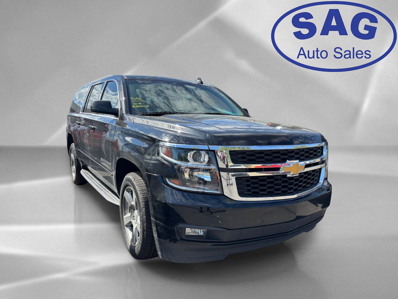 Used 2019 Chevrolet Suburban LT w/ Luxury Package RWD image 2