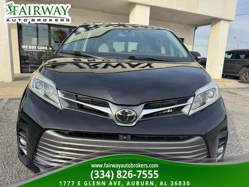 Used 2020 Toyota Sienna Limited Premium w/ Carpet Mat Package AWD/4WD image 3