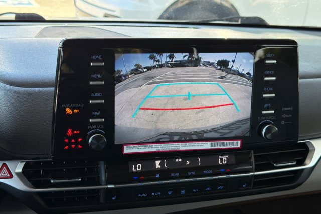 Used 2024 Toyota Sienna XLE FWD image 24