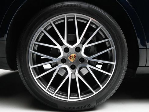 Used 2022 Porsche Cayenne S image 34
