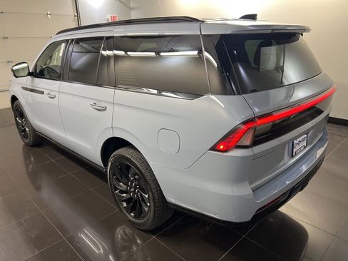 New 2025 Lincoln Navigator Reserve w/ Jet Appearance Package image 4