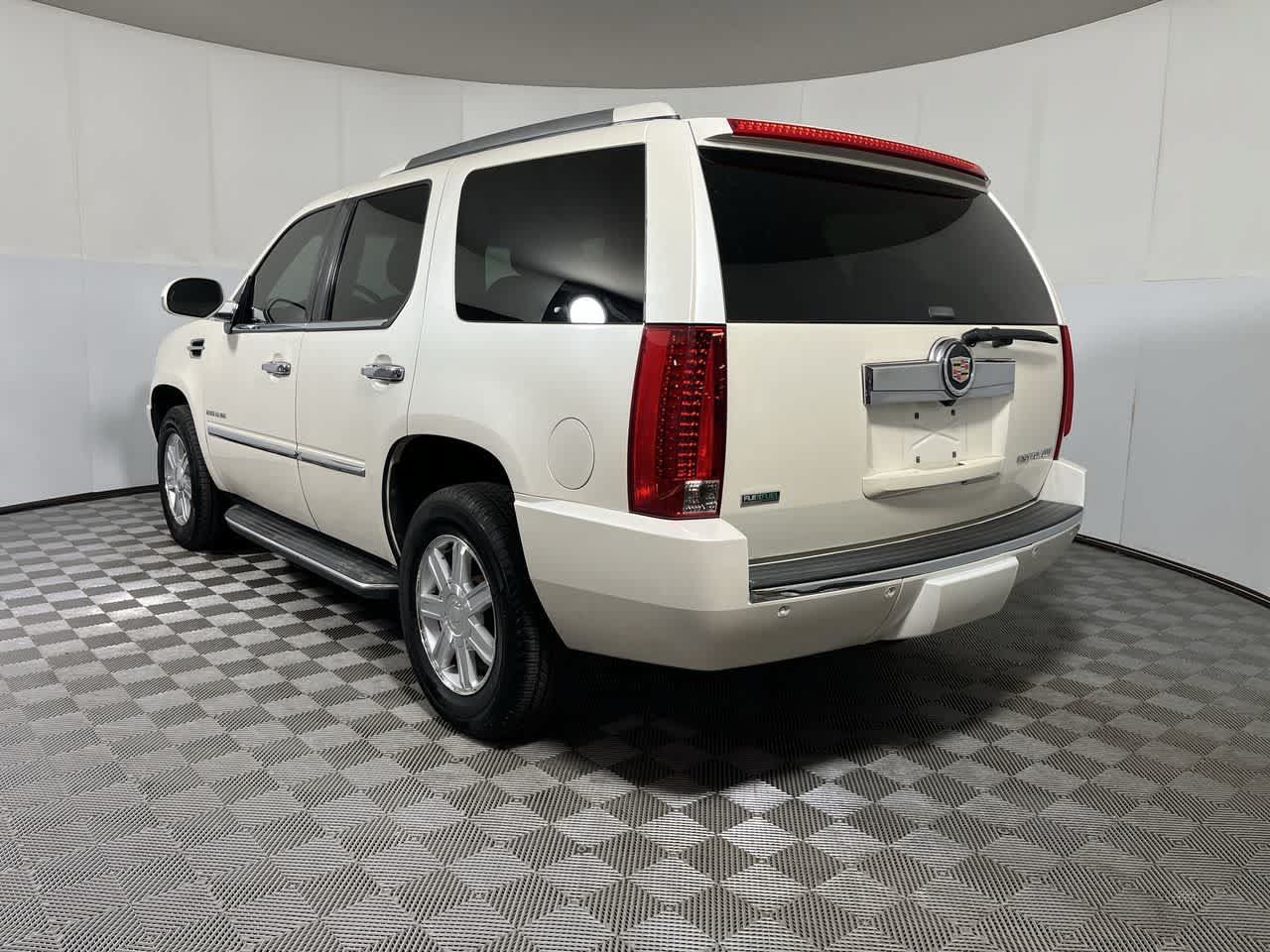 Used 2010 Cadillac Escalade AWD image 6