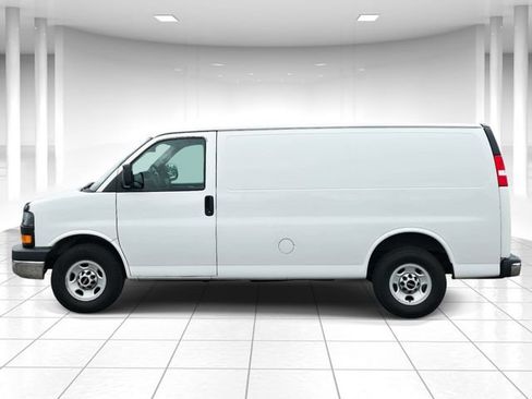Used 2014 GMC Savana 2500 RWD image 2