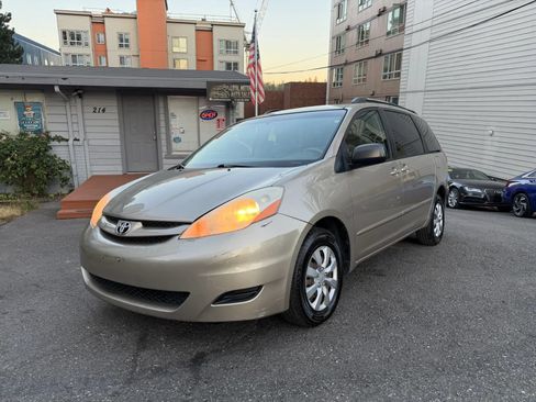 Used 2007 Toyota Sienna CE FWD image 3