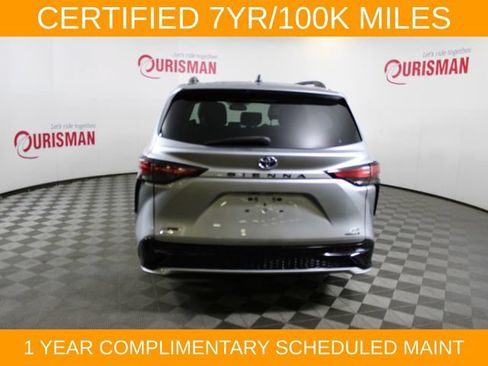 Used 2023 Toyota Sienna XSE AWD/4WD image 8