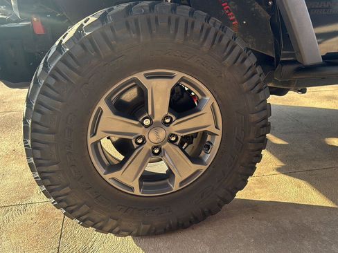 Used 2017 Jeep Wrangler Unlimited Rubicon image 30