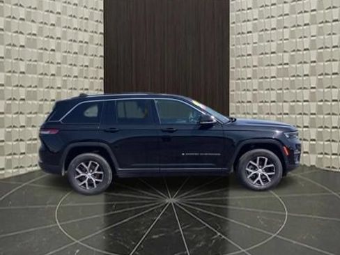 Certified 2023 Jeep Grand Cherokee Limited w/ Luxury Tech Group II AWD/4WD image 3