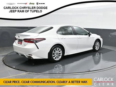 Used 2024 Toyota Camry SE image 3