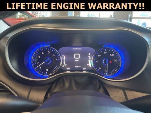 Certified 2024 Chrysler Pacifica Touring-L FWD image 19