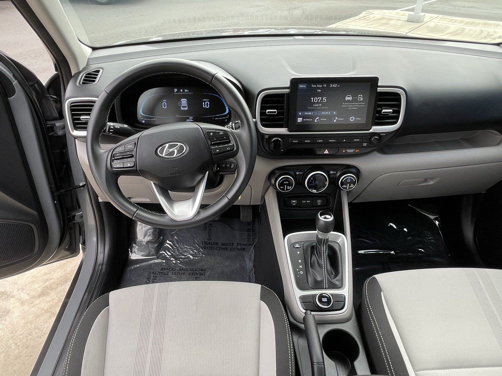 Used 2023 Hyundai Venue SEL FWD image 12