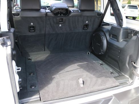 Used 2023 Jeep Wrangler Unlimited Sahara image 26