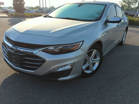 Used 2022 Chevrolet Malibu LT image 1