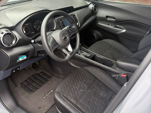 Used 2021 Nissan Kicks SV FWD image 9