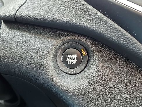 Used 2019 Jeep Cherokee Latitude Plus w/ Cold Weather Group image 24