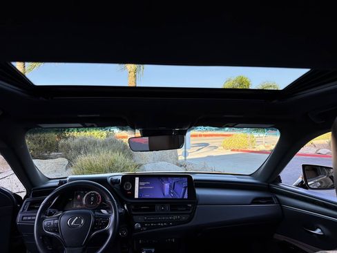 Used 2024 Lexus ES 300h w/ Premium Package FWD image 38