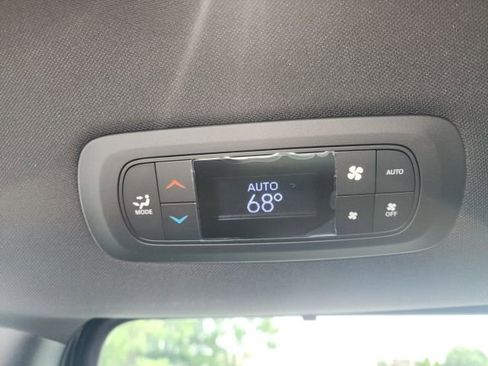 New 2026 Chrysler Pacifica Select image 20