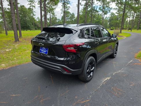 New 2026 Chevrolet Trax LT w/ Sunroof Package FWD image 5