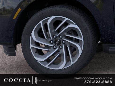 New 2026 Lincoln Navigator Premiere AWD/4WD image 19