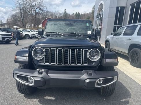 Used 2025 Jeep Wrangler Unlimited Sahara image 2