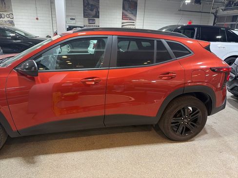 Used 2024 Chevrolet Trax ACTIV w/ Driver Confidence Package image 2