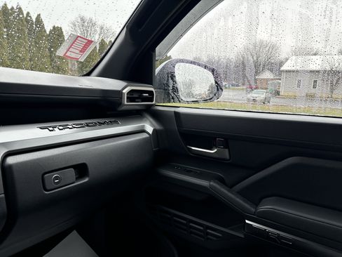 Used 2024 Toyota Tacoma TRD Sport image 22