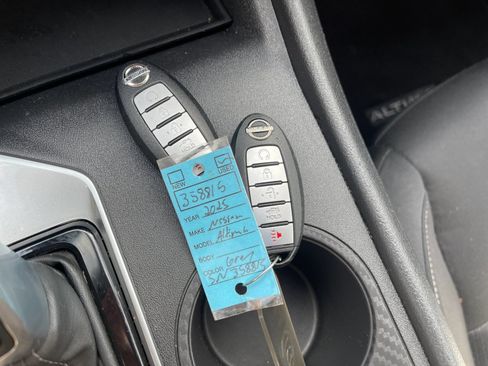 Used 2025 Nissan Altima 2.5 SV FWD image 10