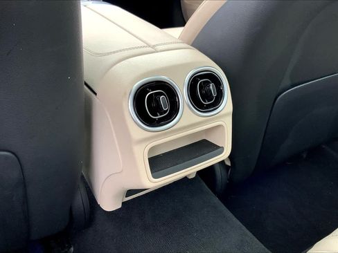 Used 2022 Mercedes-Benz C 300 Sedan image 31