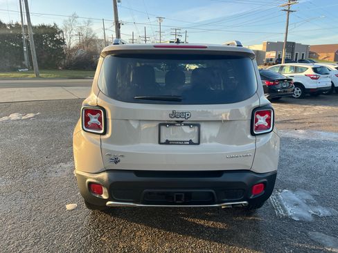 Used 2016 Jeep Renegade Limited image 4