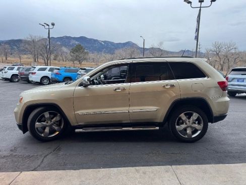 Used 2011 Jeep Grand Cherokee Overland image 4
