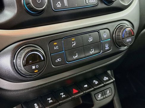 Used 2022 Chevrolet Colorado ZR2 AWD/4WD image 17
