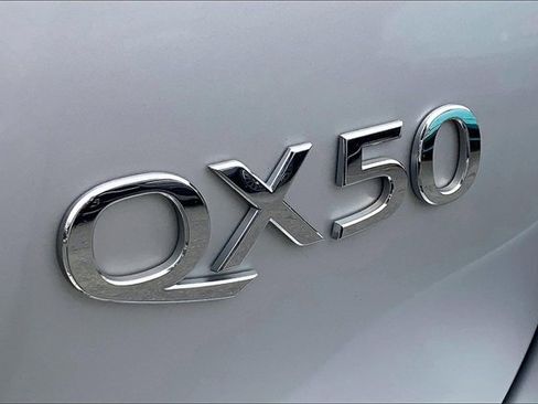 Used 2017 INFINITI QX50 AWD w/ Premium Plus Package image 8
